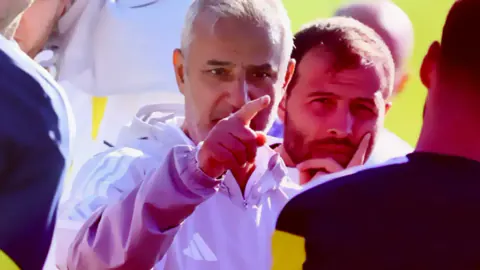Fenerbahçe'de İsmail Kartal'dan Radikal Karar: 8 Futbolcu Kadro Dışına Çıkarıldı