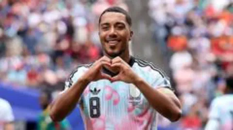 Manchester United'da Youri Tielemans Dönemi: Aston Villa'dan 35 Milyon Pound'a Transfer