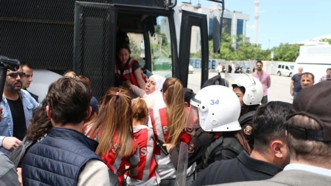 Fas Galibiyeti Coşkusu Kaosa Döndü: 13 Kişi Gözaltına Alındı Fas Galibiyeti Coşkusu Kaosa Döndü: 13 Kişi Gözaltına Alındı