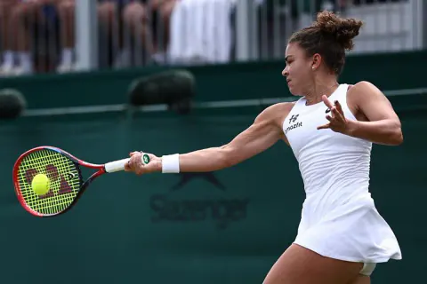 Wimbledon'da Jasmine Paolini Engeli: İsviçreli Golubic ile Kritik Randevu