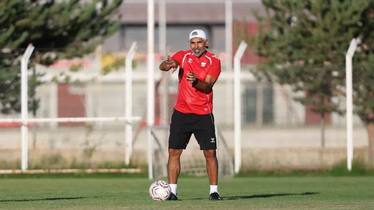 Sivasspor Yeni Sezon Hazırlıklarını Kayseri'de Sürdürüyor Sivasspor Yeni Sezon Hazırlıklarını Kayseri'de Sürdürüyor