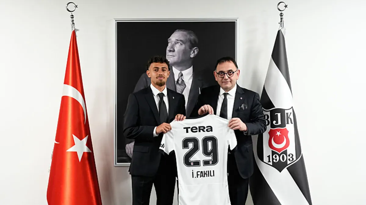 Beşiktaş'ın Yeni Transferi İlhan Fakılı'dan İlk Açıklamalar: Hedef Şampiyonluk Beşiktaş'ın Yeni Transferi İlhan Fakılı'dan İlk Açıklamalar: Hedef Şampiyonluk