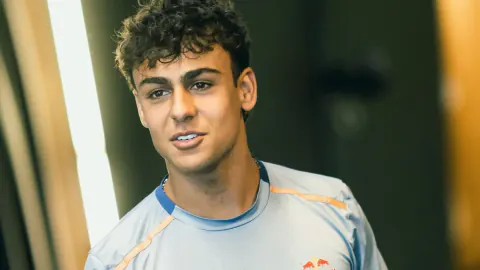 Silverstone'da Gerginlik: Arvid Lindblad ve Alex Albon Hakim Karşısına Çağrıldı
