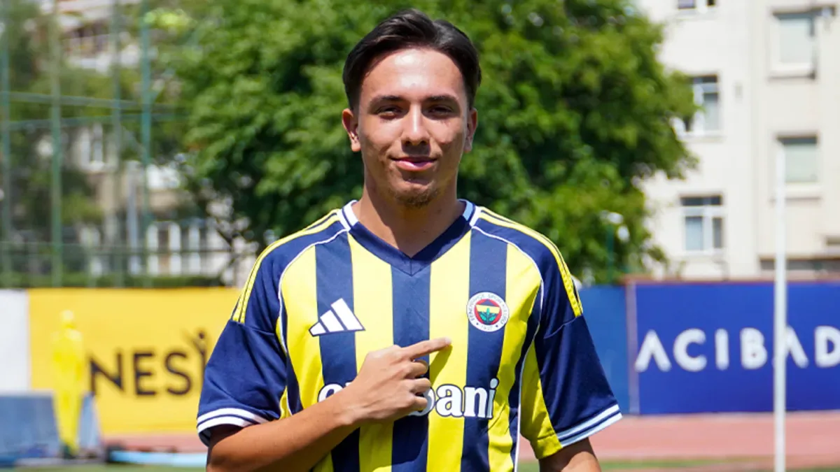 Fenerbahçe'den Genç Yetenek Hamlesi: Yiğit Çolak İmzayı Attı Fenerbahçe'den Genç Yetenek Hamlesi: Yiğit Çolak İmzayı Attı