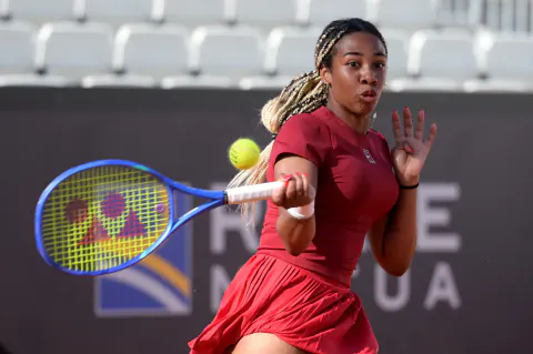 Tenis Dünyasının Yeni Yıldızı Tyra Grant, Bouzkova Karşısında