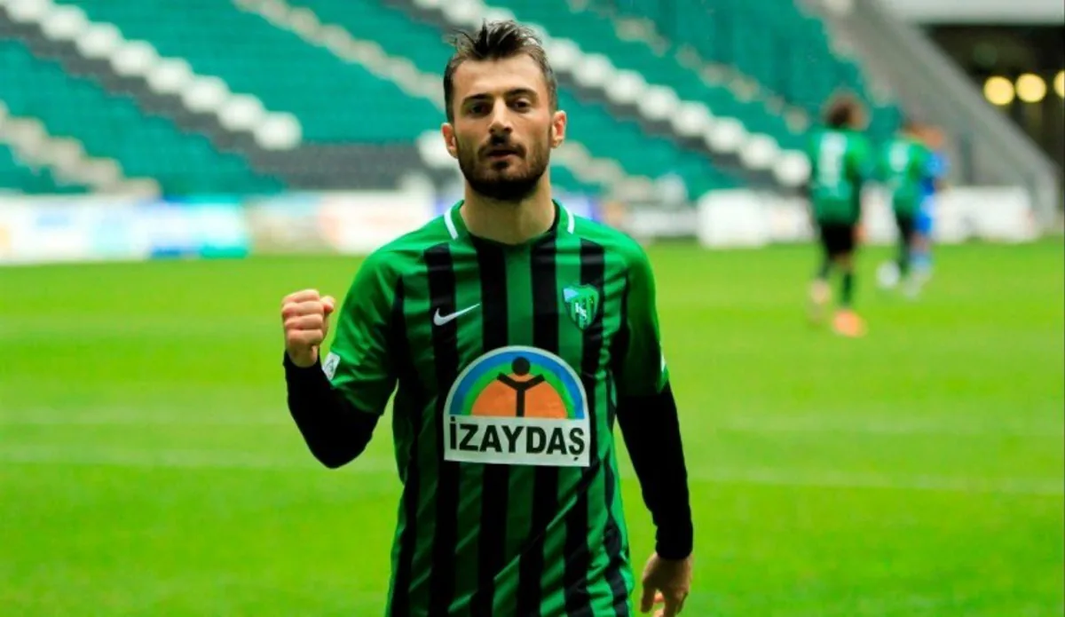 Kocaelispor'da Büyük Temizlik: 5 Futbolcu ile Yollar Ayrıldı Kocaelispor'da Büyük Temizlik: 5 Futbolcu ile Yollar Ayrıldı