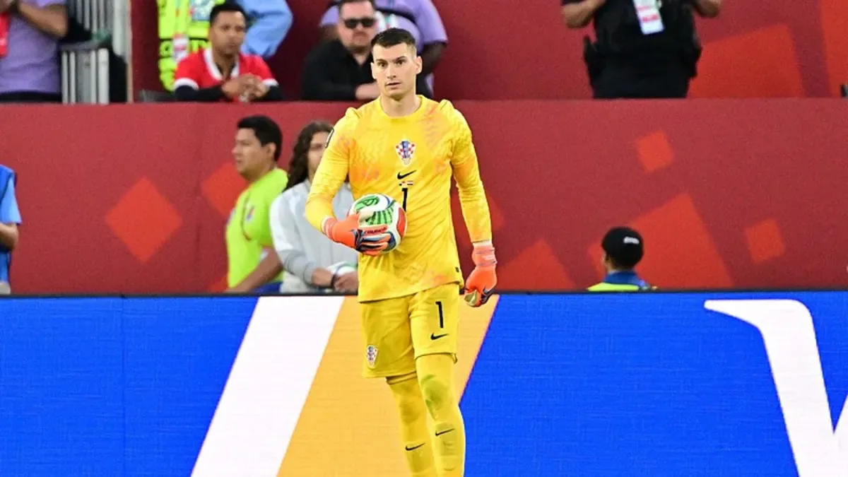 Dinamo Zagreb'den Livakovic için sürpriz hamle: Fenerbahçe'nin yanıtı ne olacak? Dinamo Zagreb'den Livakovic için sürpriz hamle: Fenerbahçe'nin yanıtı ne olacak?