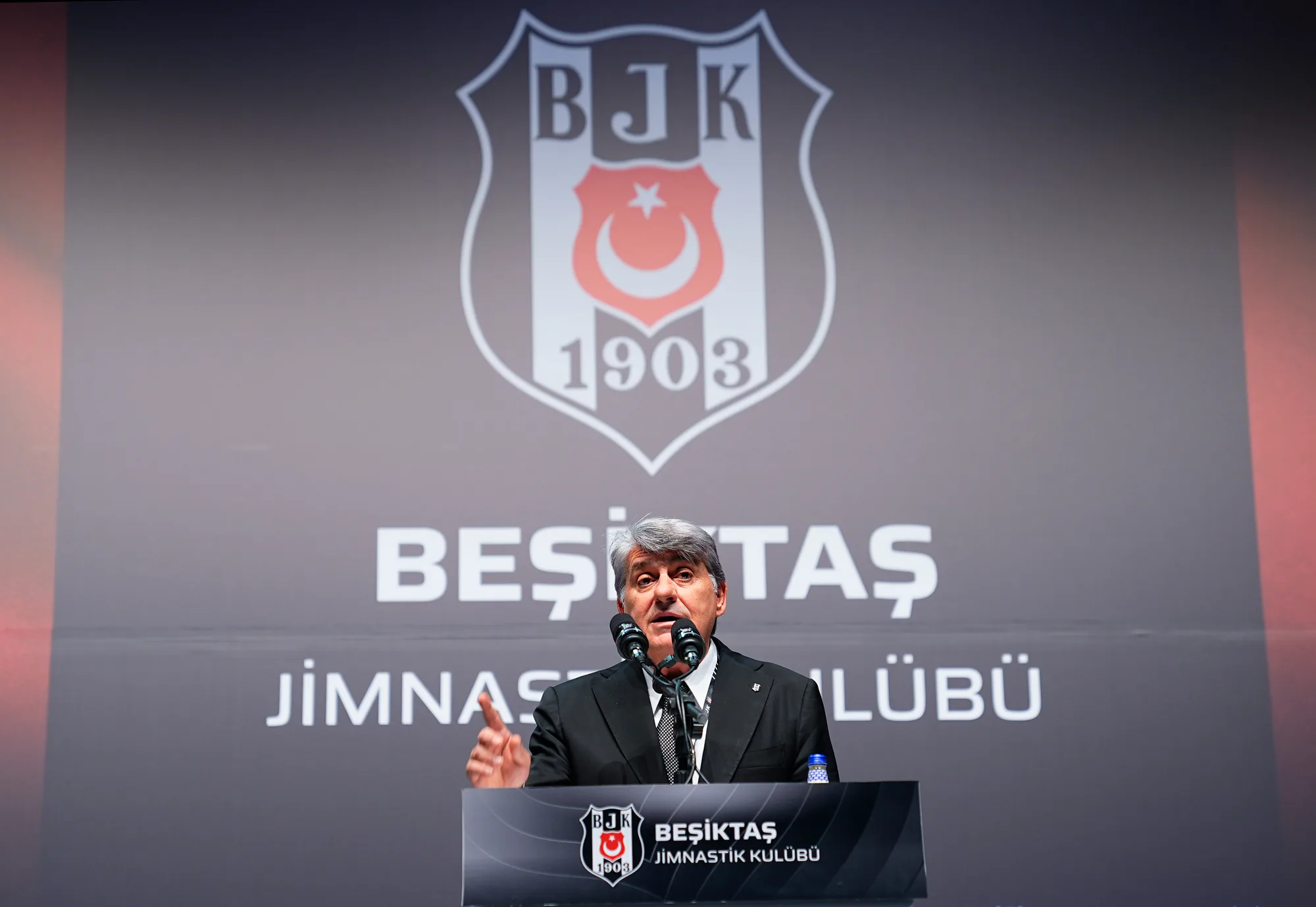 Beşiktaş'ın güncel borç tablosu belli oldu: Milyarlarca liralık yük Beşiktaş'ın güncel borç tablosu belli oldu: Milyarlarca liralık yük