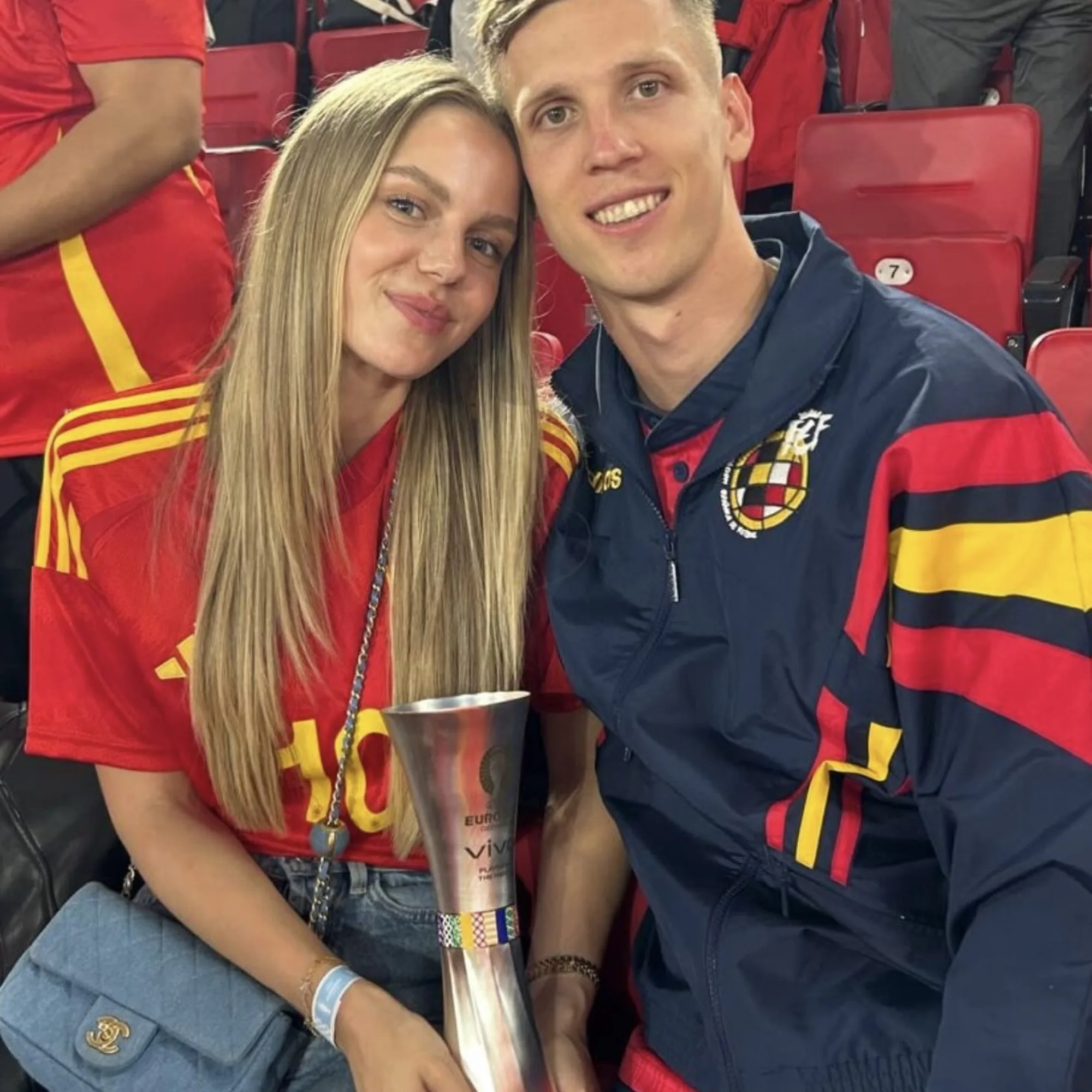Dani Olmo'nun Özel Hayatı: Partneri Laura Schmitt Kimdir? Dani Olmo'nun Özel Hayatı: Partneri Laura Schmitt Kimdir?