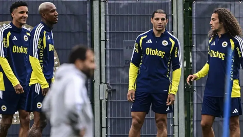 Fenerbahçe'de Ayrılık Kapıda: Talip Listesi Kabarıyor görseli