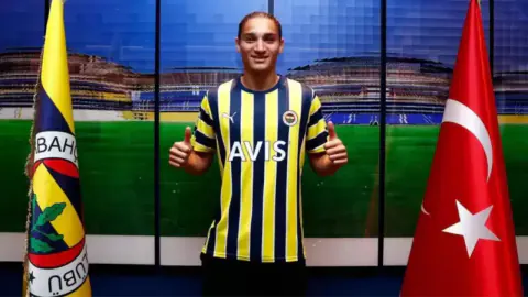 Kocaelispor'da Savunmaya Takviye: Emir Ortakaya ile Sözleşmeler İmzalandı