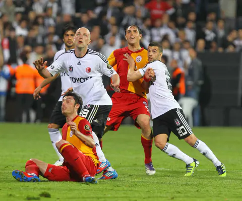 Beşiktaş ve Galatasaray'da Arthur Theate Yarışı: Savunmaya Belçika Takviyesi