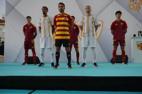 Kayserispor'un 60. Yıl Özel Formaları Tanıtıldı: Yeni Sezonun Renkleri Belli Oldu