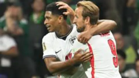 İngiltere'nin Gol Yükü Harry Kane ve Jude Bellingham'ın Omuzlarında