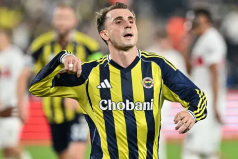 Milli Futbolcu Kerem Aktürkoğlu Baba Oldu: İlk Bebeğini Kucağına Aldı