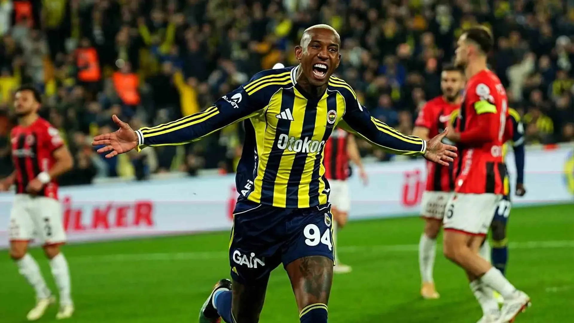 Fenerbahçe'de Büyük Temizlik: Ayrılacak İsimler ve Transfer Planı Netleşiyor Fenerbahçe'de Büyük Temizlik: Ayrılacak İsimler ve Transfer Planı Netleşiyor