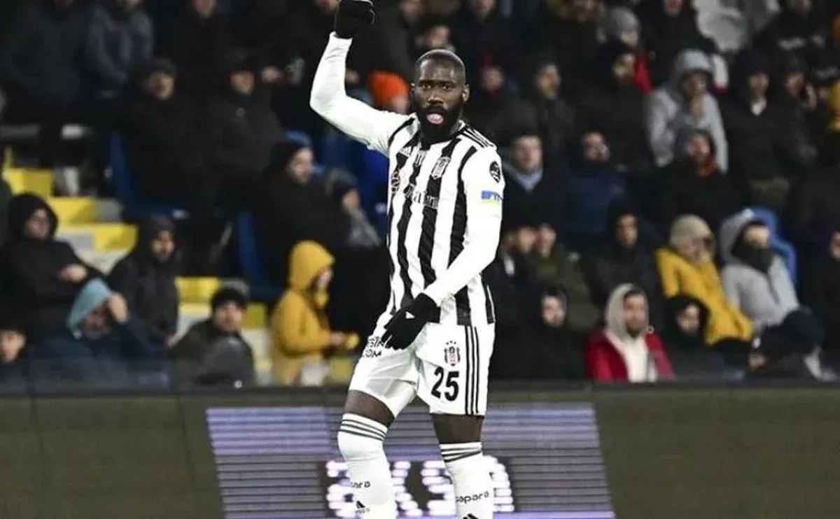 Arthur Masuaku Kimdir? Beşiktaş'taki Kariyeri ve Geçmişi Arthur Masuaku Kimdir? Beşiktaş'taki Kariyeri ve Geçmişi