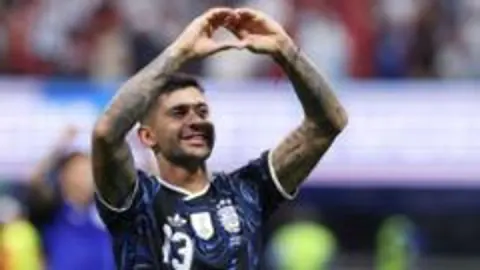Cristian Romero'dan Gary Neville'e Sert Tepki: 'Aptalca Bir Eleştiri'
