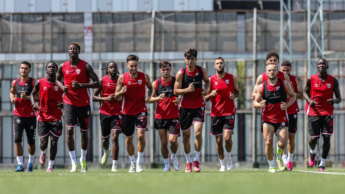 Samsunspor'da Yeni Sezon Hazırlıkları: Tesislerde Çift Antrenman Mesaisi Samsunspor'da Yeni Sezon Hazırlıkları: Tesislerde Çift Antrenman Mesaisi