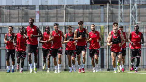 Samsunspor'da Yeni Sezon Hazırlıkları: Tesislerde Çift Antrenman Mesaisi
