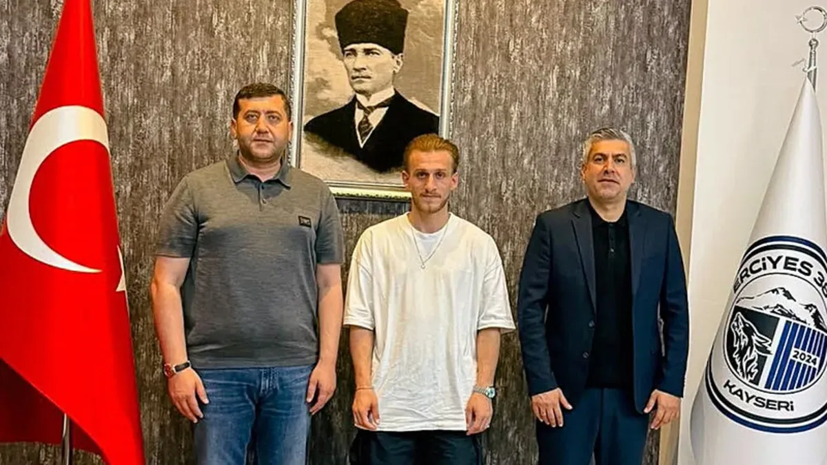 Erciyes 38 FSK'da Transfer Hamlesi: Osman Şahin İmzayı Attı Erciyes 38 FSK'da Transfer Hamlesi: Osman Şahin İmzayı Attı