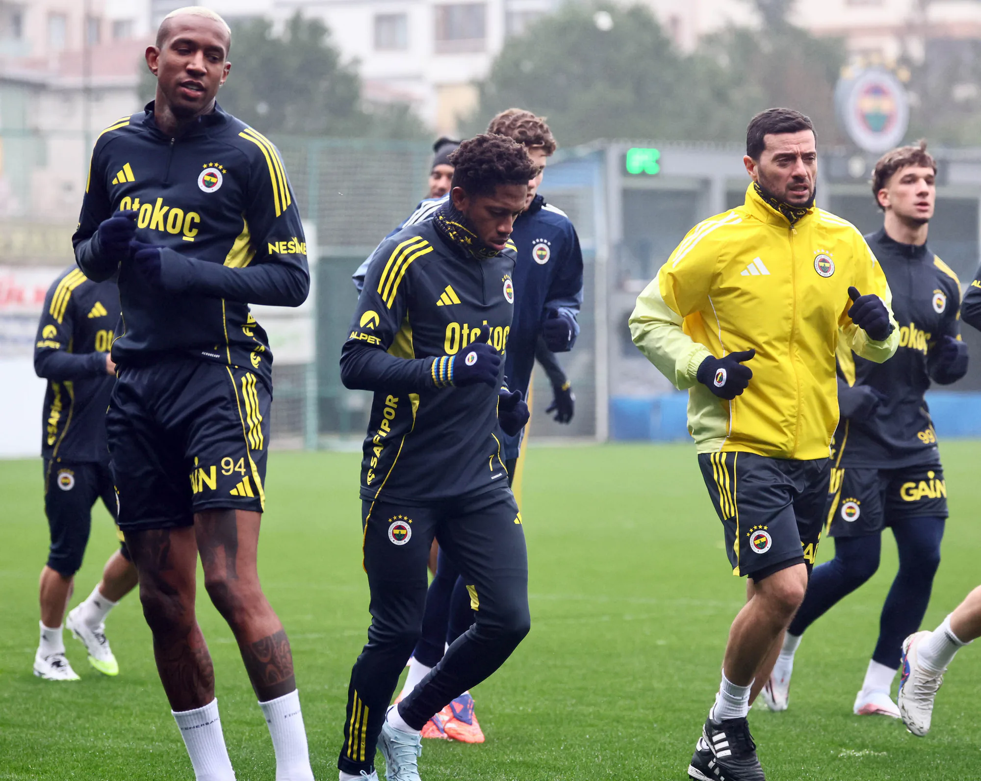 Fenerbahçe'nin Golcü Arayışında Openda Denklemi: Juventus ve Lens Kararı Fenerbahçe'nin Golcü Arayışında Openda Denklemi: Juventus ve Lens Kararı