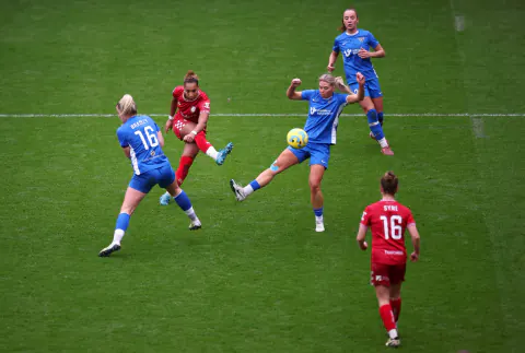 Crystal Palace, WSL2'nin Gol Makinesi Lexi Lloyd-Smith'i Kadrosuna Kattı