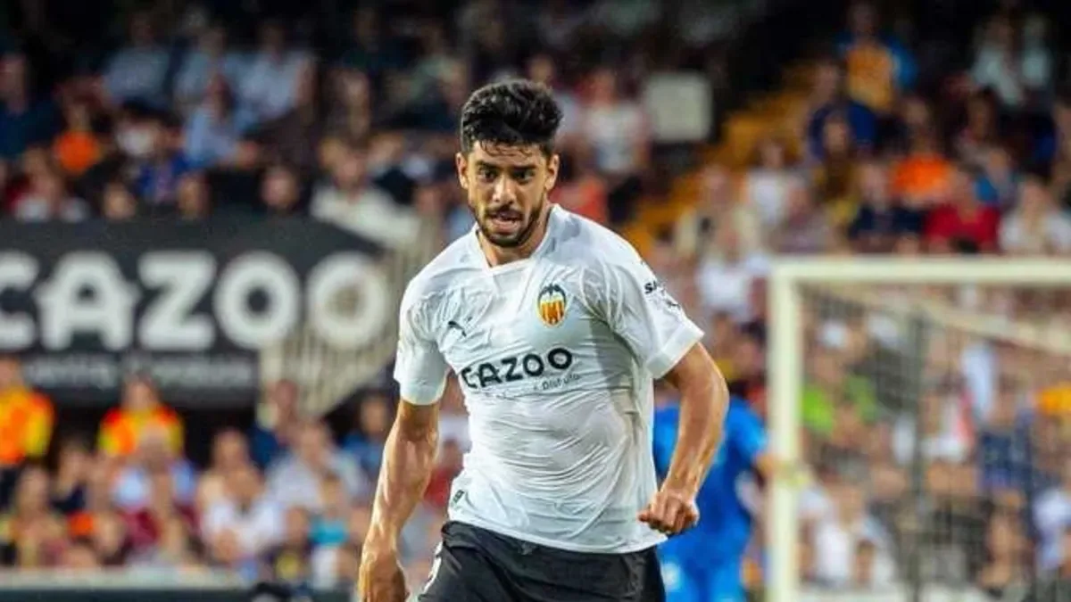 Trabzonspor'un Yerli Stoper Arayışında Cenk Özkacar Seçeneği Trabzonspor'un Yerli Stoper Arayışında Cenk Özkacar Seçeneği
