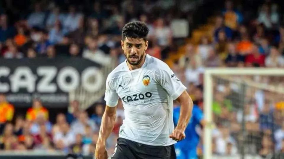 Trabzonspor'un Yerli Stoper Arayışında Cenk Özkacar Seçeneği görseli