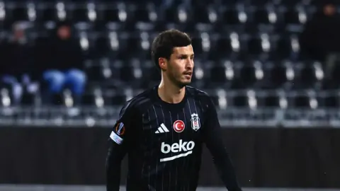 Beşiktaş, Salih Uçan ile Yollarını Ayırdığını Resmen Duyurdu