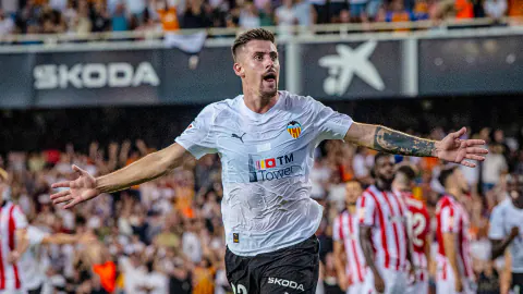 Valencia CF'nin Orta Saha Dinamosu Baptiste Santamaria: Modern Pivot Analizi