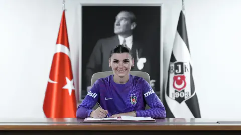 Beşiktaş Kadın Futbol Takımı'nda Kale Güvende: Selda Akgöz İmzayı Attı