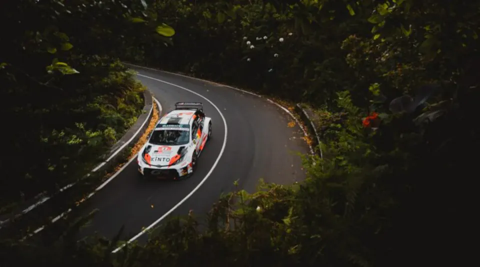 Madeira Rallisi'nde Büyük Kapışma: Kris Meeke ve Diego Ruiloba Karşı Karşıya görseli