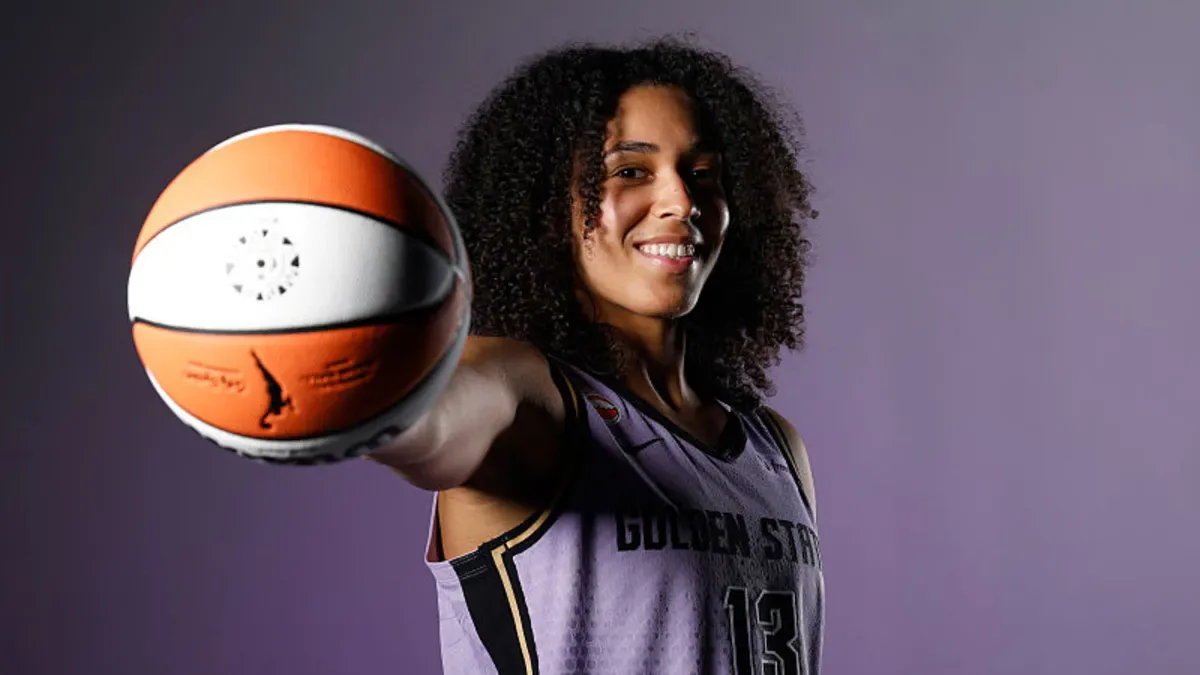 Galatasaray Kadın Basketbol Takımı'na Fransız Takviyesi: Janelle Salaün İmzayı Attı Galatasaray Kadın Basketbol Takımı'na Fransız Takviyesi: Janelle Salaün İmzayı Attı