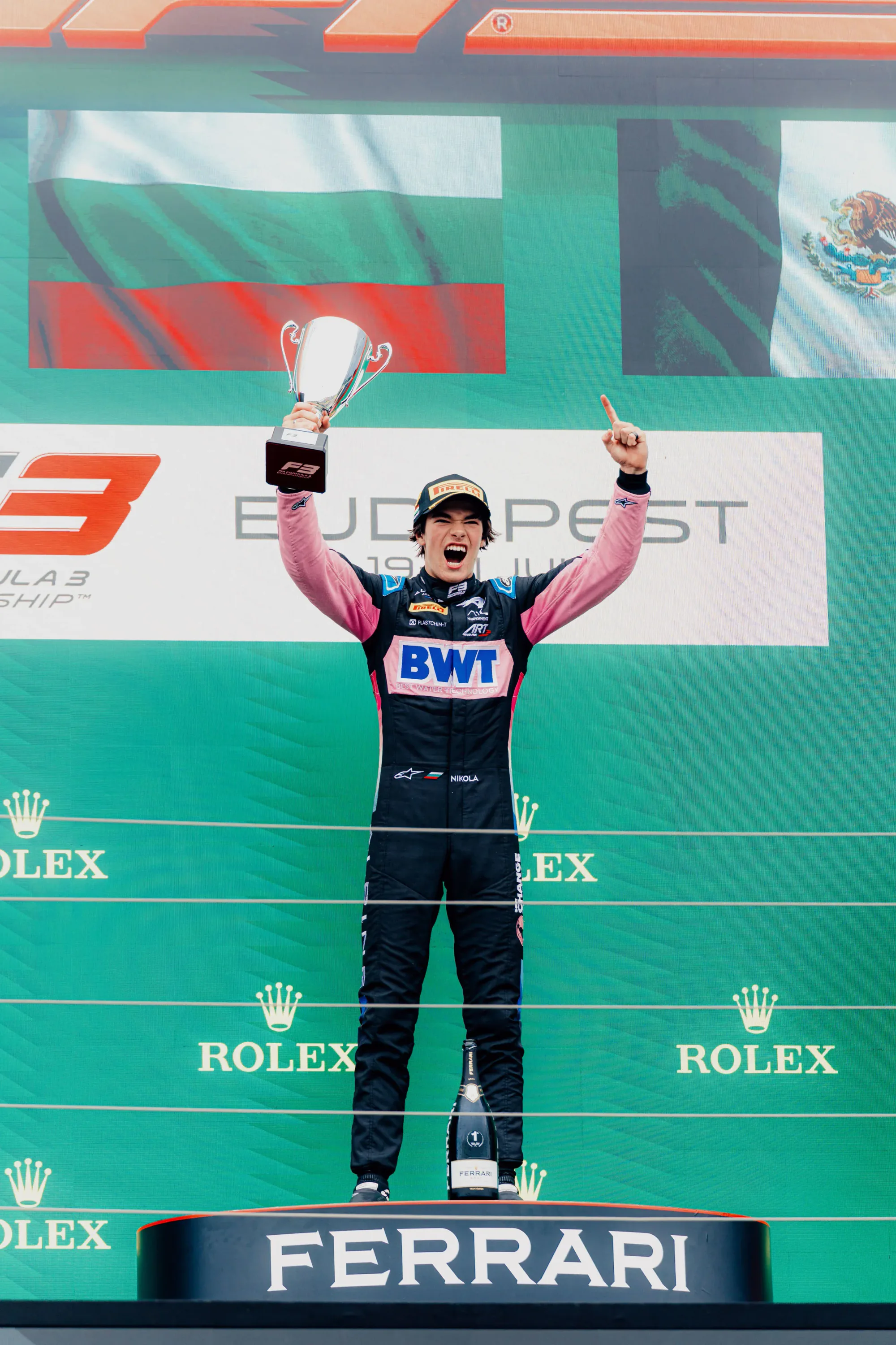 Silverstone Sprint Yarışında Nikola Tsolov'dan Son Tur Hamlesi Silverstone Sprint Yarışında Nikola Tsolov'dan Son Tur Hamlesi