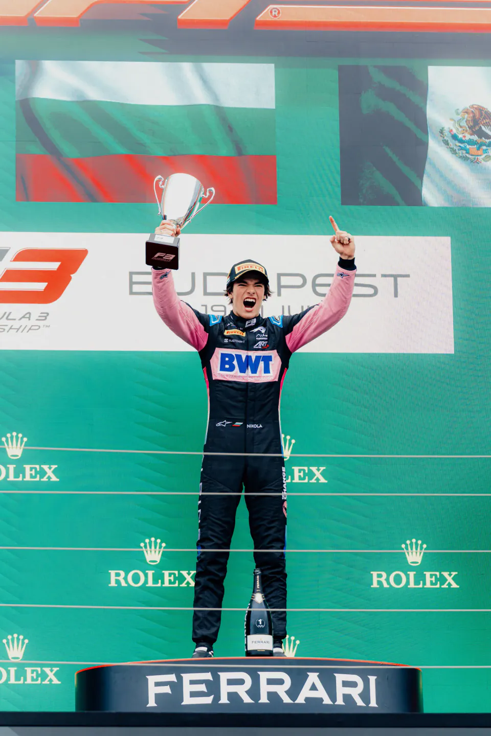 Silverstone Sprint Yarışında Nikola Tsolov'dan Son Tur Hamlesi görseli