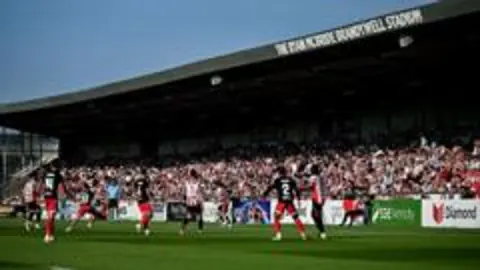 UEFA'dan Derry City'ye Stadyum Kapatma Cezası: Şartlı Karar Açıklandı