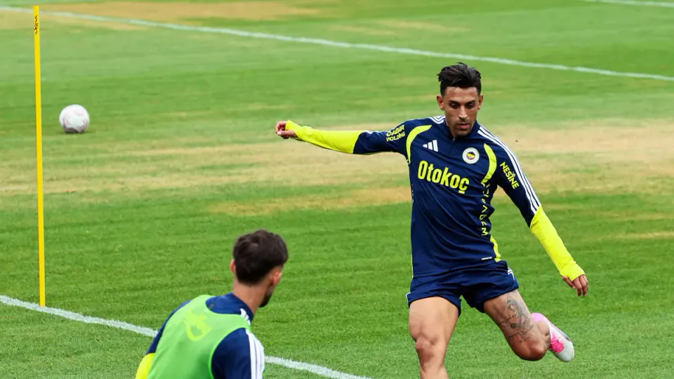 Fenerbahçe'nin Avusturya Kampı Başladı: Sarı Kanaryılar Sahaya İndi görseli