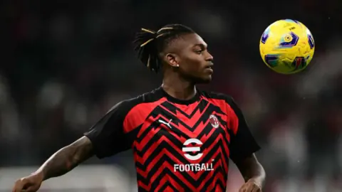 Fenerbahçe'den Rafael Leao Hamlesi: AC Milan Yıldızı İçin Teklif Masada