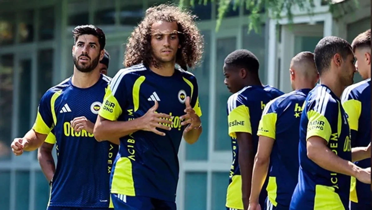 Fenerbahçe'nin Avusturya Kamp Kadrosu Belli Oldu: 8 İsim Listede Yok Fenerbahçe'nin Avusturya Kamp Kadrosu Belli Oldu: 8 İsim Listede Yok
