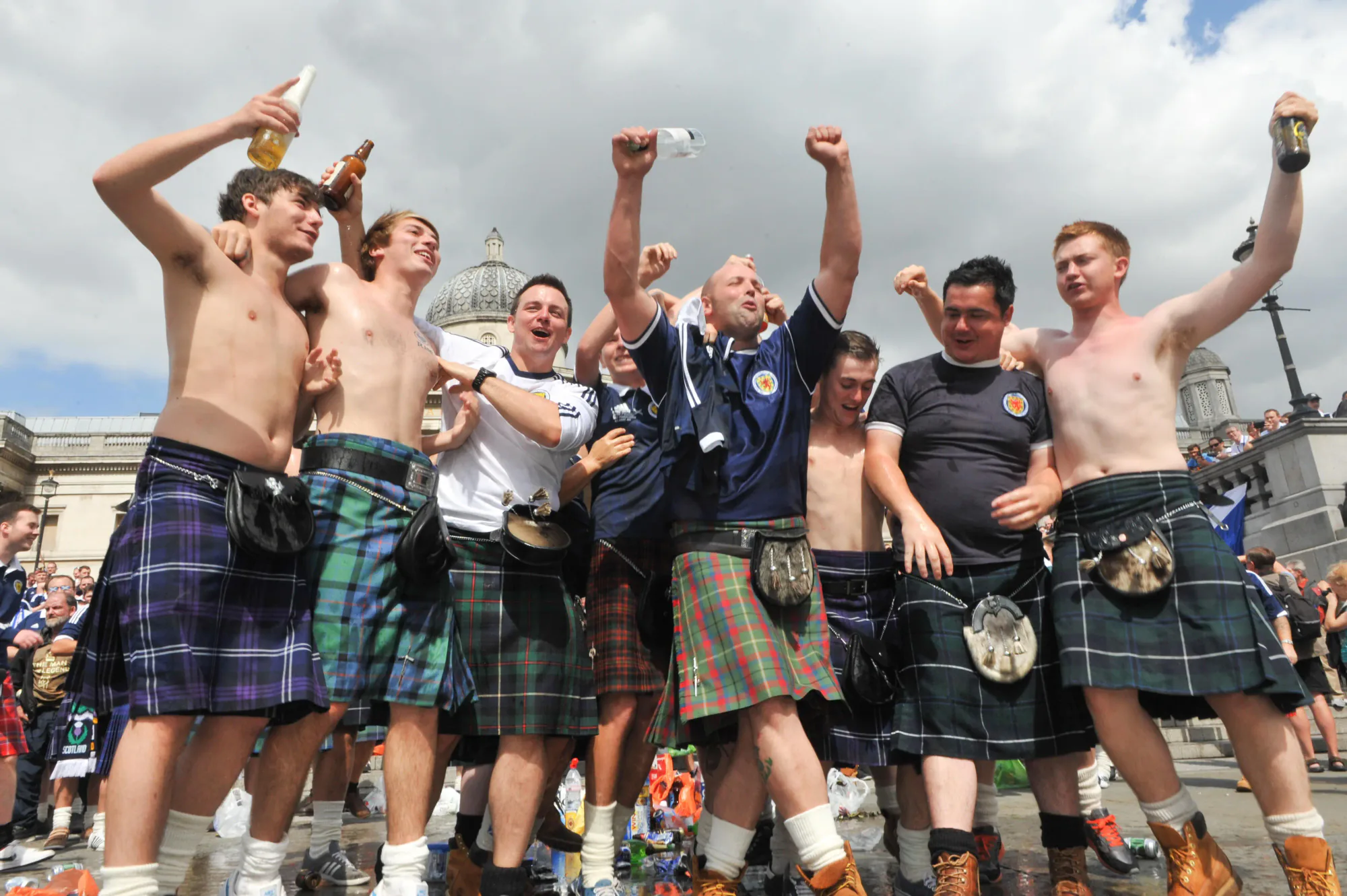 Tartan Army Fenomeni: İskoçya'nın 28 Yıllık Hasreti ve Kültürel İstilası Tartan Army Fenomeni: İskoçya'nın 28 Yıllık Hasreti ve Kültürel İstilası