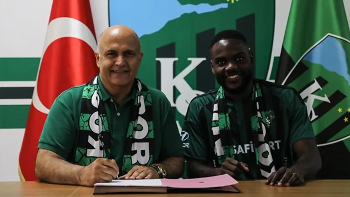 Kocaelispor'dan Show hamlesi: Angolalı orta saha ile 3 yıllık imza Kocaelispor'dan Show hamlesi: Angolalı orta saha ile 3 yıllık imza