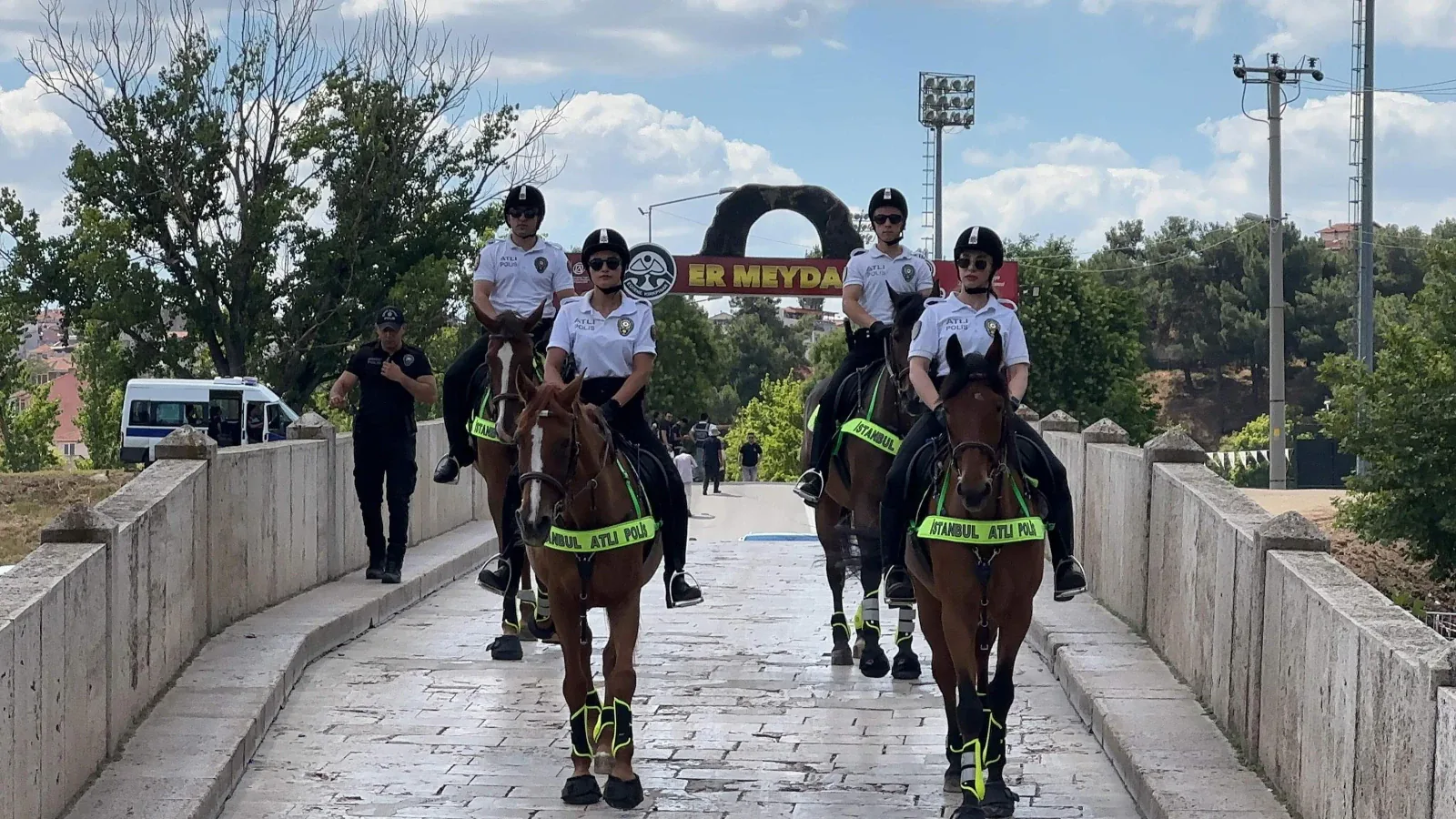 Kırkpınar Yağlı Güreşleri'nde Güvenlik Alarmı: 2 Bin 518 Polis Görevlendirildi Kırkpınar Yağlı Güreşleri'nde Güvenlik Alarmı: 2 Bin 518 Polis Görevlendirildi