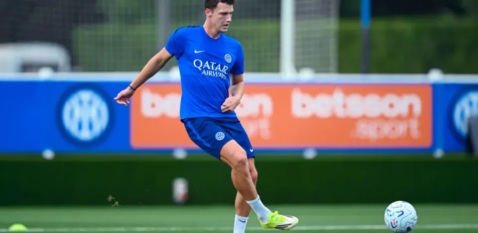Inter'de Benjamin Pavard Bilmecesi: Transfer Planları Alt Üst Oldu görseli