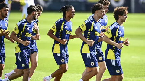 Fenerbahçe'nin Gornik Zabrze Maçı Kadrosu Belli Oldu: UEFA'ya Bildirilen Liste