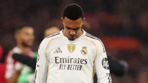 Real Madrid'de Mourinho Dönemi: Denzel Dumfries Resmen İmzayı Attı