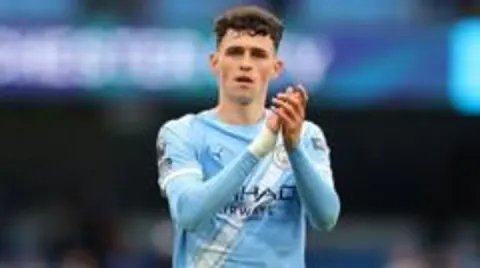 Phil Foden'dan Manchester City'ye İmza: Sözleşme 2030'a Uzatıldı