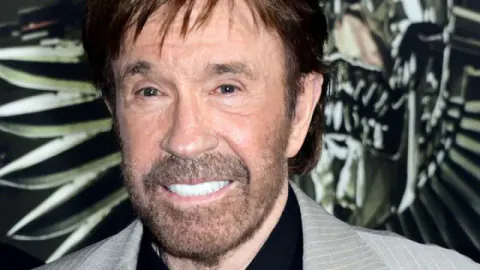 Chuck Norris Kimdir? Aksiyon Sinemasının Efsane İsmi ve Dövüş Sanatları Mirası