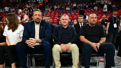 Bakan Osman Aşkın Bak'tan 12 Dev Adam'a Tebrik: Namağlup Liderlik
