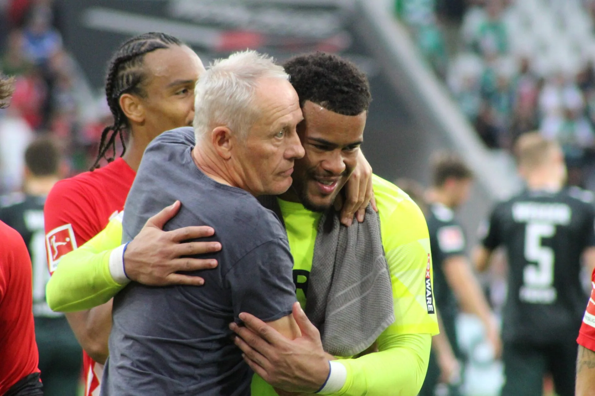 Noah Atubolu'nun Kariyerinde Kritik Yol Ayrımı: Freiburg'da Gelecek Belirsiz Noah Atubolu'nun Kariyerinde Kritik Yol Ayrımı: Freiburg'da Gelecek Belirsiz